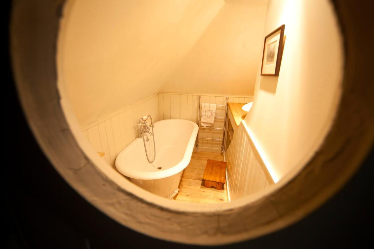 The Lodge: Adorable, Romantic Thatched Cottage Freshwater Zewnętrze zdjęcie